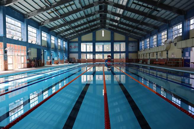 竹东镇立游泳池过去因有漏水问题，经过改善后预计在12月对外开放，试营运期间有限定优惠。（邱立雅摄）