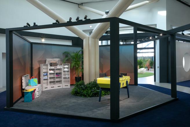 LV典藏工艺展男士球鞋收藏与手足球区。（LV提供）