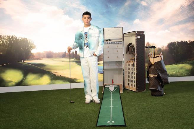 艺人王柏杰出席LV典藏工艺展，说最想订制一颗cookie头像的行李箱做为纪念。（LV提供）