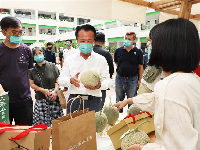 嘉義縣政府近年來鼓勵青年返鄉及在地青創培力，打造專屬於嘉義縣青年的創業網路平台「嘉義縣青年孵化讚」，今舉辦成果展。（嘉義縣政府提供∕呂妍庭嘉義傳真）