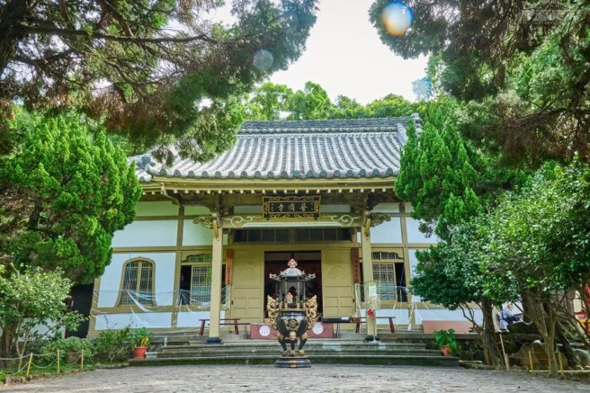 普济寺是台湾少见的日式风格佛寺。 （图/ 行遍天下）