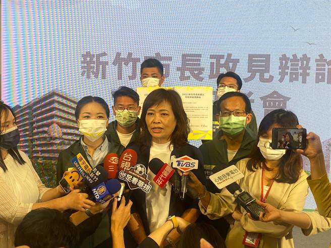 沈慧虹表示，高虹安的态度急转弯，让人怀疑是为了转移焦点才有的政治动作，她除吁高虹安应引咎辞去立委，甚至应思考退出新竹市长选举。（陈育贤摄）