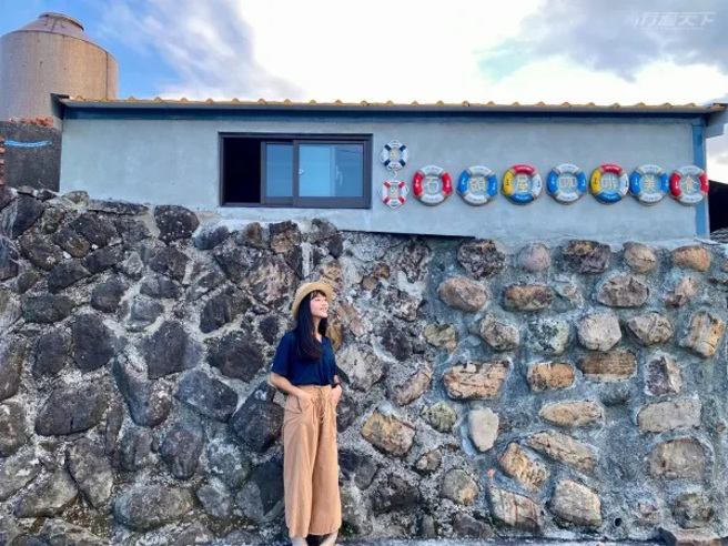 探访马岗渔村石头屋。（图/ 行遍天下）