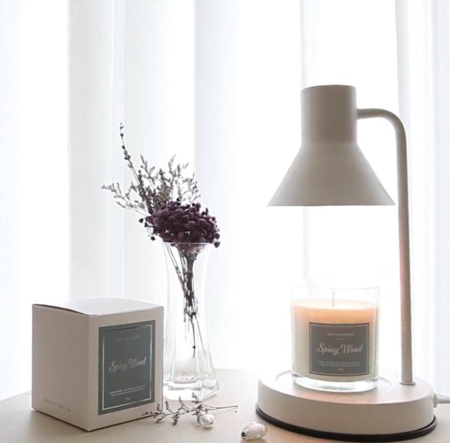 朵納香氛薰香融蠟燈組(燈+蠟燭) 禮物推薦，雙11特價1111元。（摘自pinkoi官網）