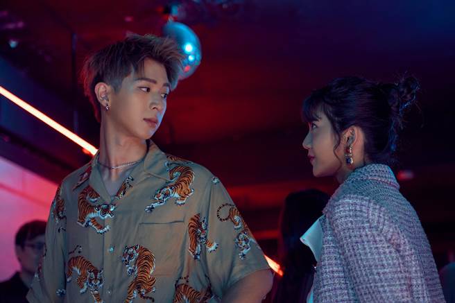 林亭翰在〈再装就不像了〉MV里与女主角亲密互动。（青田音乐提供）