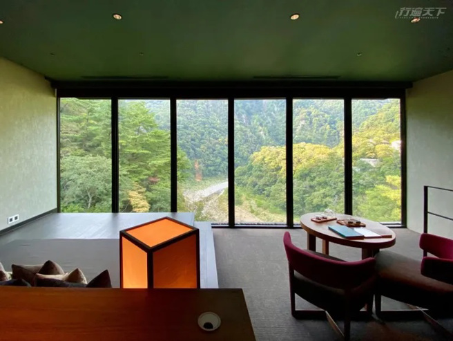 溫泉愛好者的專屬套房「月見」僅有5間，樓中樓式的設計，夫妻同遊也能各享私密空間。（圖/ 行遍天下）
