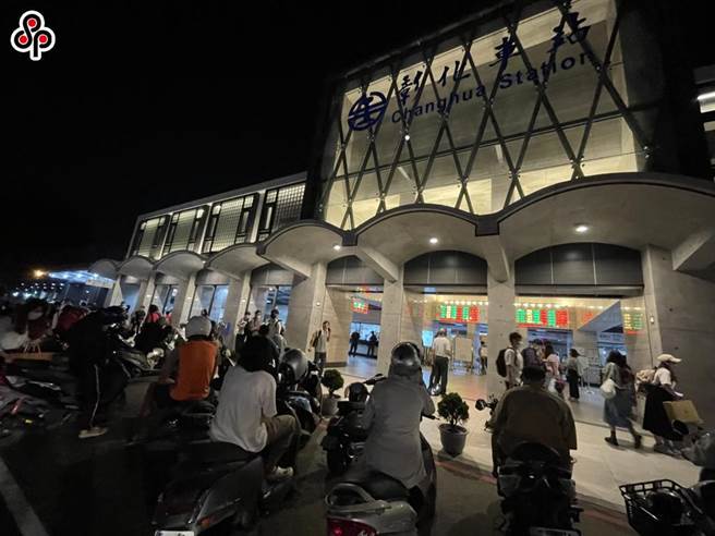 台鐵公司化子法近日出爐，其中提及「繼續任用人員於勞動基準法第37條第一項所定休假日（國定假日），應依勞動基準法及其相關規定輪班、輪休，以維持正常營運」。（報系資料照）