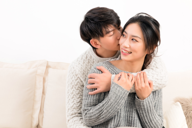 生肖狗、虎、兔及牛的男性吃軟不吃硬，一旦與女友吵架，只要對方態度放軟，他們就會馬上低頭。(示意圖/達志影像)