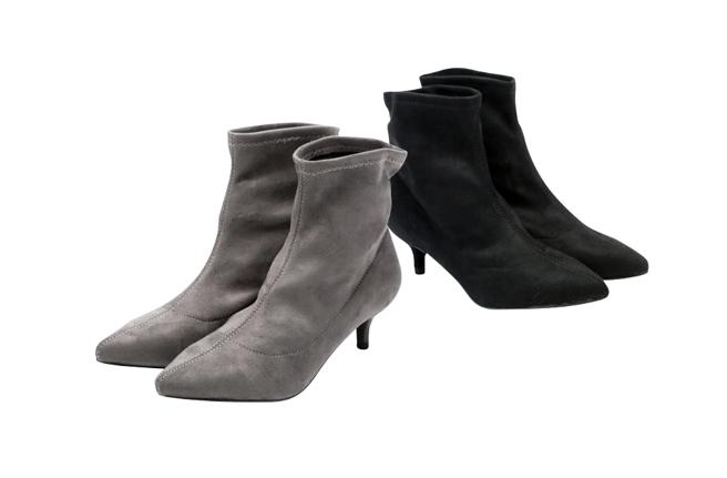 Global Mall桃园A19店的AVIVI 仿麂皮尖头细跟鞋，原价4980元，优惠价1111元。（Global Mall提供）