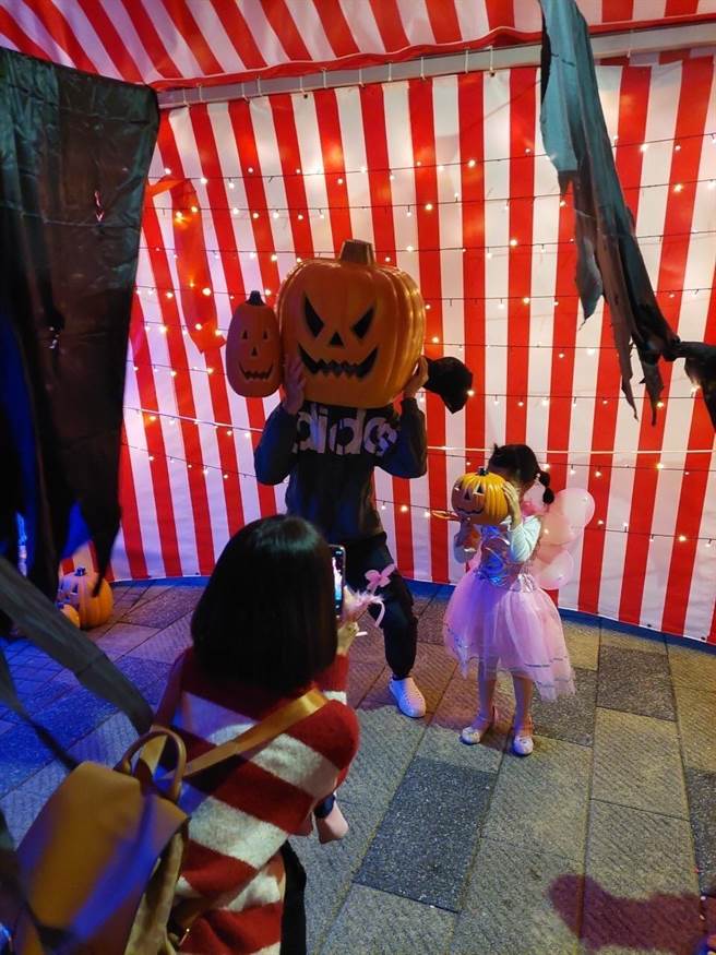 2022桃园万圣城10天活动破纪录涌入逾42万人次，成功打造「桃园万圣城」品牌。(蔡依珍摄)