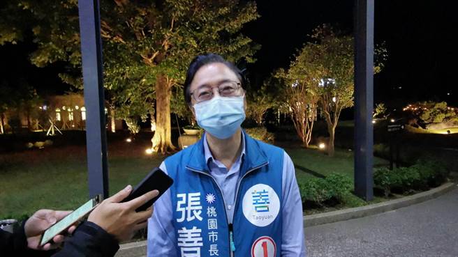 民进党桃园市长候选人郑运鹏不辞立委，国民党桃园市长候选人张善政说，辞不辞立委对选举有无帮助选民会判断。(吕筱蝉摄)