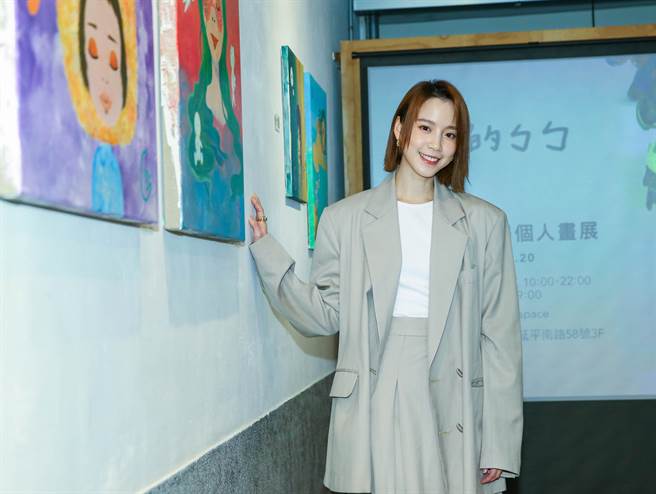 程予希首场个人画展《34的ㄅㄅ》11日起于台北「闹空间 NOW space」开幕展出。（粘耿豪摄）