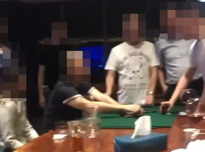 招待所9秒影片曝 北市偵查隊長曾出聲勸：別賭那麼大(截自影片)