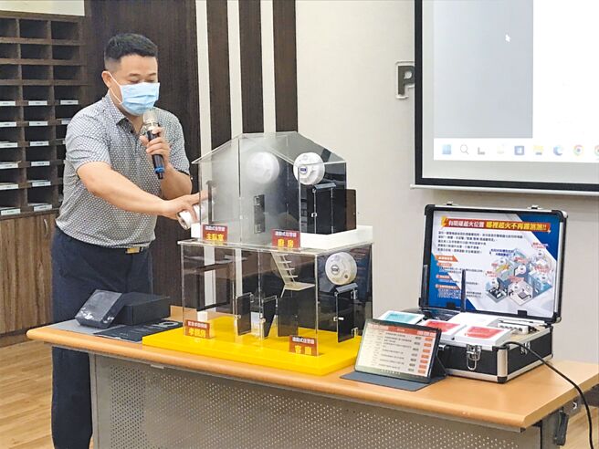 屏东县住宅用火灾警报器安装率达99％，但消防局发现仍有效果不足之处，为此，团队运用AI及物联网技术打造「跨域多元通报平台」。（谢佳潾摄）