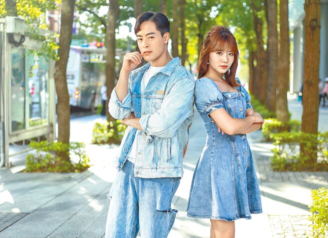 朱宇谋（左）和王上菲有很深的革命情感。（粘耿豪摄）