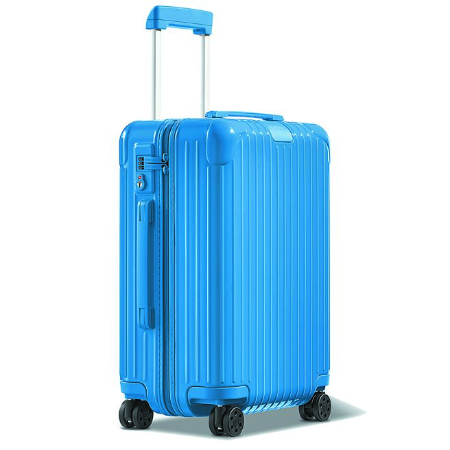 SOGO忠孝館RIMOWA Essential系列Cabin Azure霧藍色行李箱，售價2萬6800元。（SOGO提供）