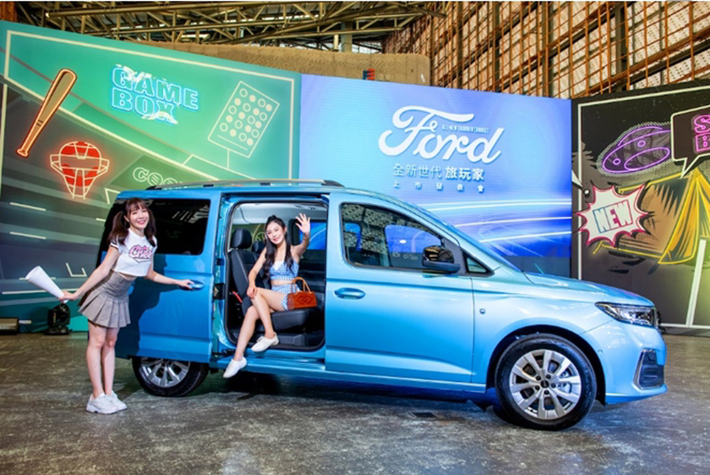 The All-New Ford Tourneo Connect旅玩家，採用Box個性化外型設計，融合Ford DNA家族設計語彙，賦予其年輕化及功能性兼具的廂式MPV風格，其商務／自用兩相宜的產品特性，亦滿足消費者多元型態的用車需求，實踐「Life Box」生活新態度。 (圖/Ford提供)