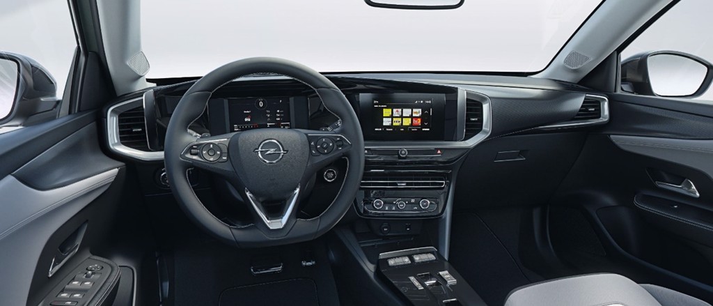 Pure Panel 整合式數位儀表給予駕駛必要且呈現極簡圖像化資訊，讓駕駛完全專注於操駕上。(圖/OPEL提供)