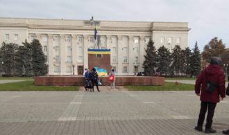 刻松喜迎光復高掛烏克蘭國旗 俄軍全撤留下「臨別贈禮」