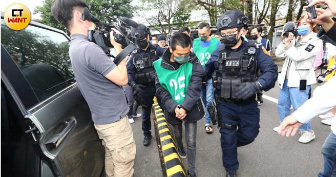 该集团盘根错节、组织庞大，警方目前已将32人逮捕到案，并锁定幕后黑手，正全面追缉中。（图／黄鹏杰摄）