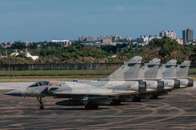 空军各型战机在花莲佳山基地进行为期五天战术总验收竞赛，图为第二联队幻象战机。(青年日报提供)