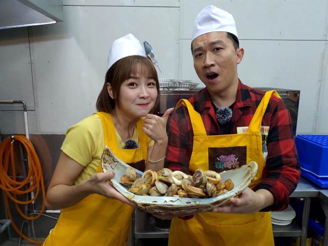 籃籃（左）與張立東。（民視提供）