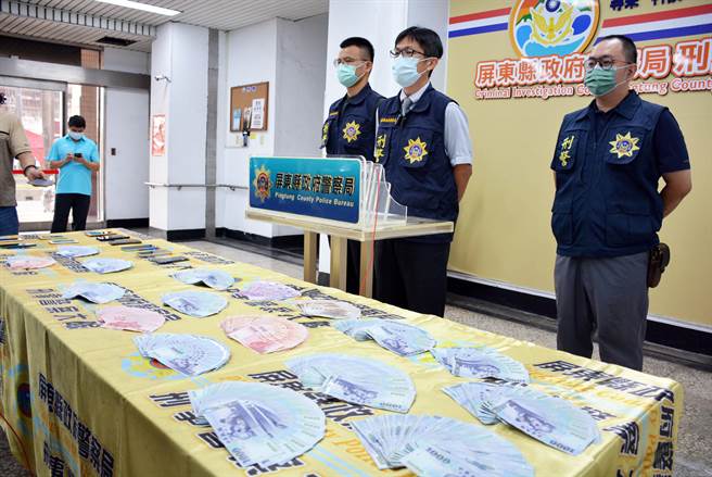 屏警破获选举赌盘，起获大笔现金。(林和生摄)