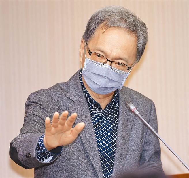 国民党立法院党团日前到台北地检署告发卫福部长薛瑞元（见图）图利高端。薛瑞元10日到立法院时，公开呛国民党团惹错人。（黄世麒摄）