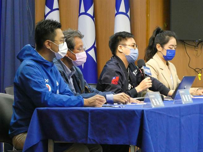 县市长选举法定宣传期今天起跑，民进党昨天举办记者会攻击对手有10大「反民主」选举奥步。国民党今反击，民进党在这次选战才在中央与地方有「双11」选举奥步，揶揄民进党才应改名为民主奥步党，说对手使奥步会让人笑掉大牙。（周志豪摄）