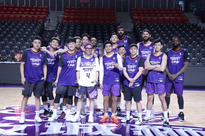 吕士轩将主场攻城狮年度主题曲《SOUL OUT》。(新竹攻城狮提供)