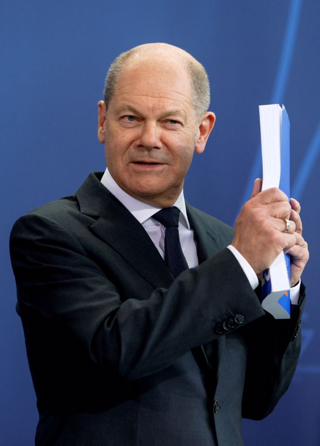 德国总理萧兹（Olaf Scholz）透过加密连线与驻北京的德国大使馆进行视讯会议，邀请多位中国维权律师和家属参与座谈，延续前总理梅克尔的传统。(图/路透社)