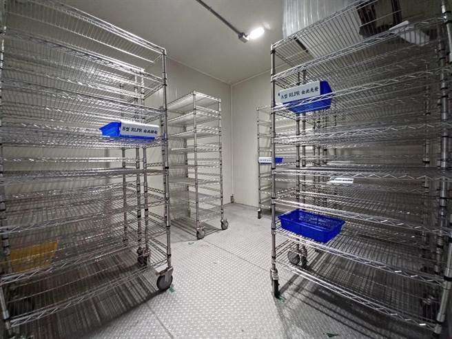 台中捐血中心表示，台北捐血中心11日支援台中O型血80袋，但「血进来就马上送出去了」，呼吁民眾尽快挽袖捐血。（台中捐血中心提供／潘虹恩台中传真）