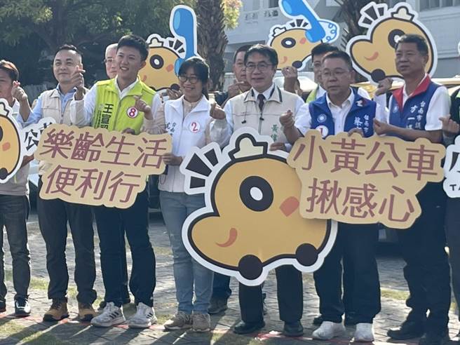 台南交通局新規畫11條小黃公車路線，新增六甲、山上、善化及西港等區域。（李俊淇攝）