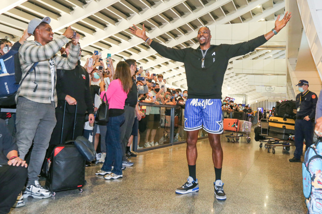 前NBA球星「魔兽」霍华以超过20万美元月薪，加盟T1职篮联盟的桃园云豹队。（陈麒全摄）