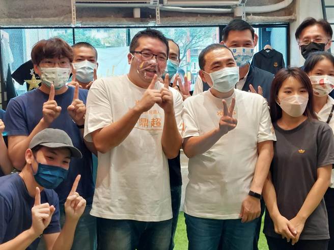 新北市長侯友宜表示，非常歡迎「魔獸」定居新北，歡迎無法回故鄉的「魔獸」，到新北歡樂耶誕城過個溫馨、快樂、有家的味道的耶誕節。（陳慰慈攝）