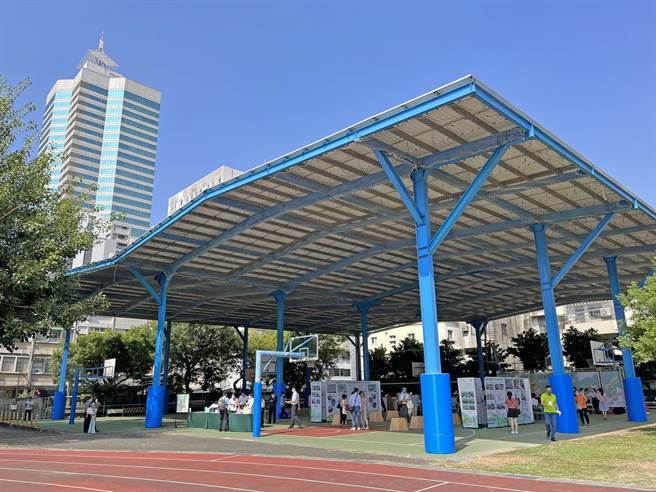 高雄市2021年至2022年10月底累計光電備案容量581MW，超標1.29倍。（袁庭堯攝）