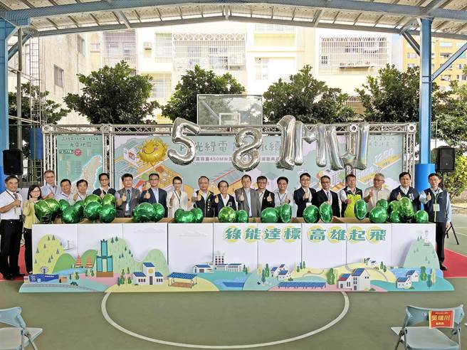 高市副市長林欽榮預告，將與中央標準局合作，明年3月成立「綠電戰情室」，可統整全市綠電即時生產資訊，也能協助廠商取得綠電認證，進軍國際市場更有利。（袁庭堯攝）