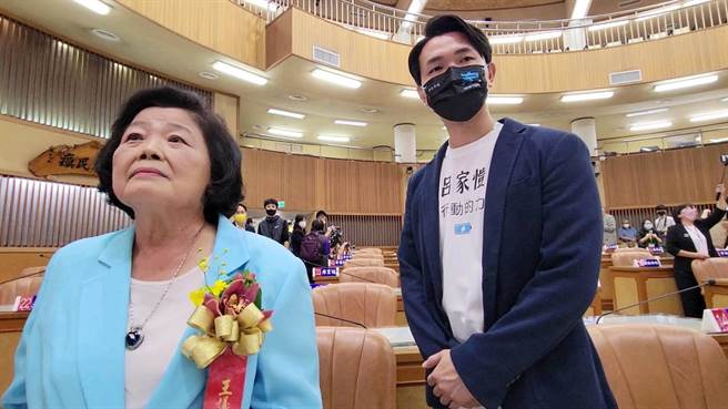新北市议员候选人吕家恺特到场观礼，王明丽表示，下一届没有要再参选，「吕家恺是我的接班人。」（陈慰慈摄）