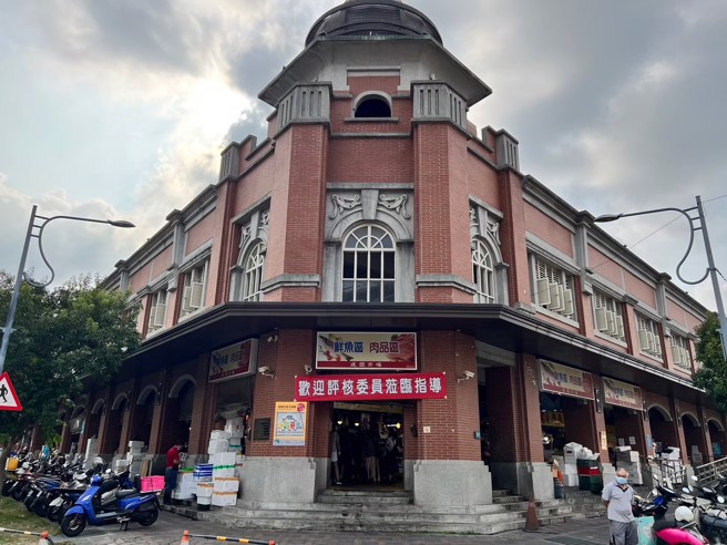 有巴洛克风格的建国市场充满熟悉的人情味。  图/台中市政府提供
