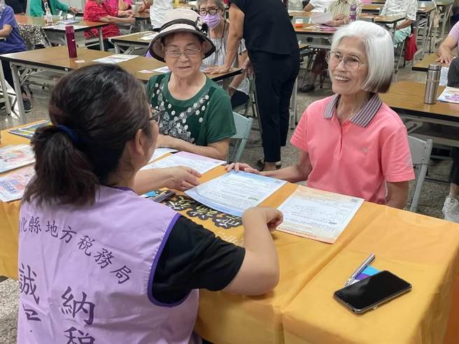 彰化地方稅務局，推出「農地稅務整合服務」專案，代表彰化縣政府參加行政院國家發展委員會第5屆政府服務獎，從全國133個參獎機關脫穎而出，也是全國唯一獲獎的稅捐稽徵機關。（彰化縣政府提供／吳敏菁彰化傳真）