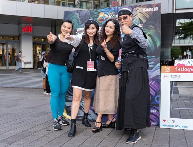 臺北网红嘉年华邀请许多网红至现场拍照。（吴松翰摄）