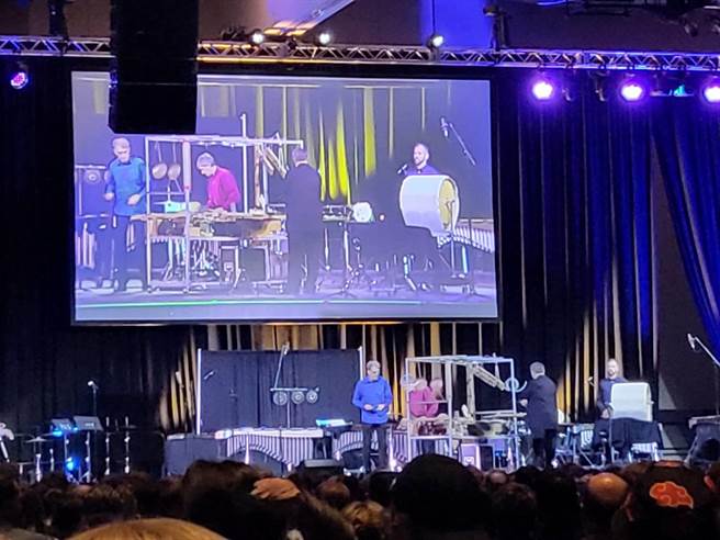 过去曾多次来台演出、有世界五大打击乐团之一美誉的匈牙利阿玛丁达打击乐团（Amadinda），在美国印第安纳波利斯10日晚间，于「世界打击乐年会」举办专场演出，演出前特别宣布这是乐团的最后一场演出。（李欣恬摄）