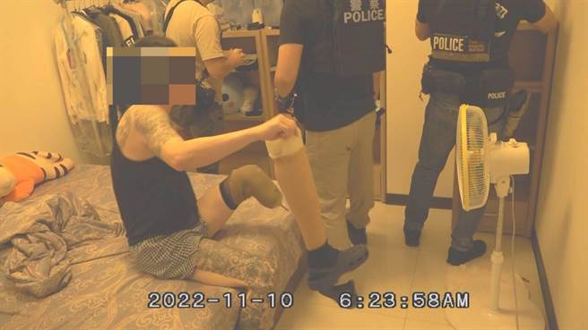 台中警方破获人口贩运案，瓦解人蛇集团及查扣现金不法所得逮捕张姓、周姓男子。（台中市警察局提供／张妍溱台中传真）