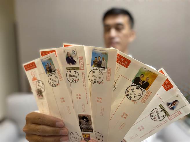 邮币达人事先准备了1500个以前收集的「军邮信封」，托各地友人在今天盖上「111.11.11」的邮戳后再帮忙寄回，完成他这独特且艰鉅的收藏任务(于家麒摄)