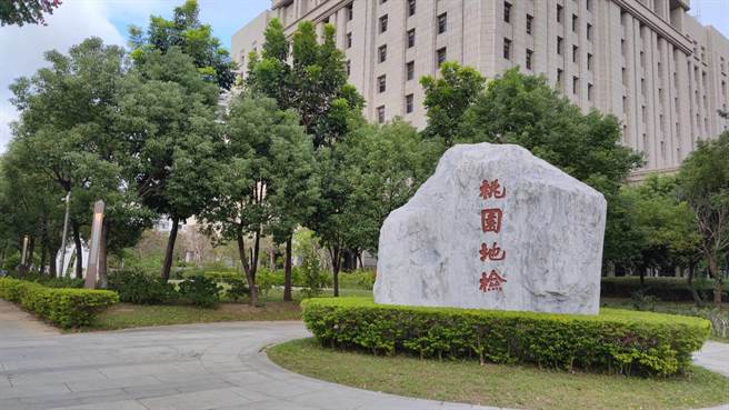 江姓男子拿玩具枪到蔡总统造势场外，警方盘查时发生衝突，依妨害公务送办，检方复讯后谕知1万元交保。（本报资料照片）