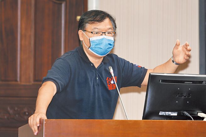 国民党团书记长李德维（见图） 质询卫福部长薛瑞元时，直言「看样子你要准备被关」，薛则反击「很难说」。（黄世麒摄）