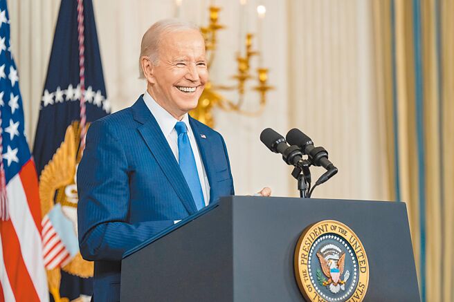 美國期中選舉投票結束，美國總統拜登在白宮發表談話表示「美國人民用他們的選票發言，並再次證明了民主。」（摘自美國總統拜登推特）