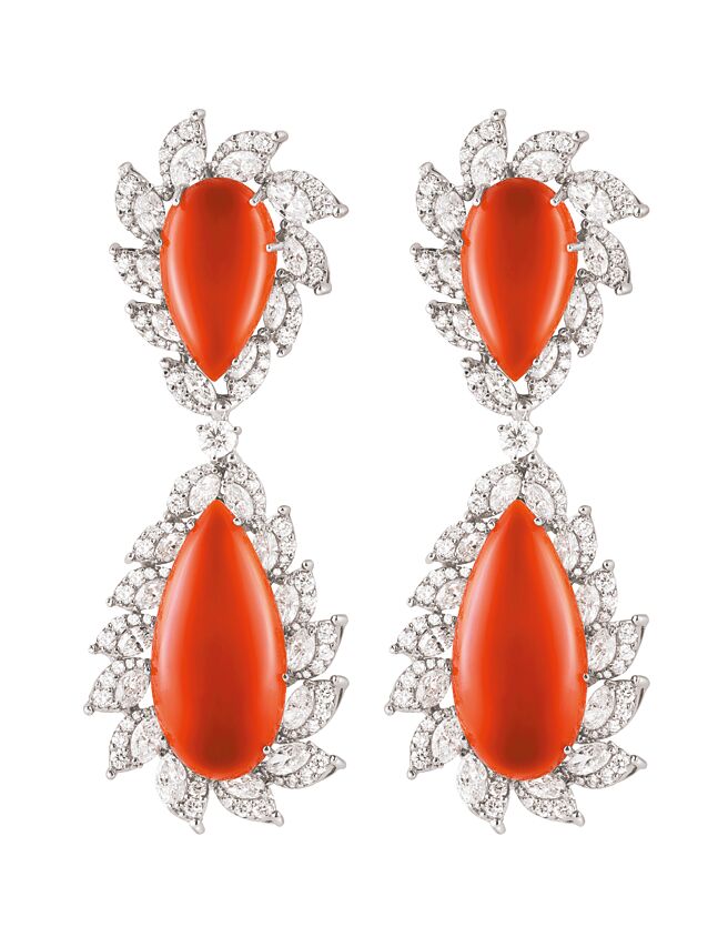 DAMIANI Emozioni系列珊瑚耳環，109萬元。（DAMIANI提供）