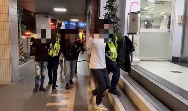 警方将几人带返调查。（民眾提供）