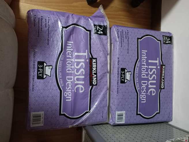 好市多的衛生紙新舊款平放比較更明顯，新款包裝整個小一號。(翻攝自Costco好市多 商品經驗老實說FB)